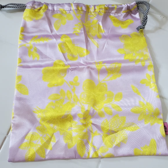 NEW Refreshments Citrus Spritz Vegan Pearly Body Wash Satin Storage Travel Bag - Picture 4 of 5